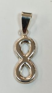 Colgante del Infinito realizado en plata de ley 925.