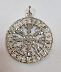 Colgante Vikingo con Runas realizado en plata de ley 925
